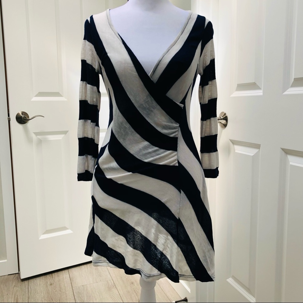 PINS & NEEDLES 3/4 SLEEVE V NECK WRAP TUNIC STRIPES SMALL